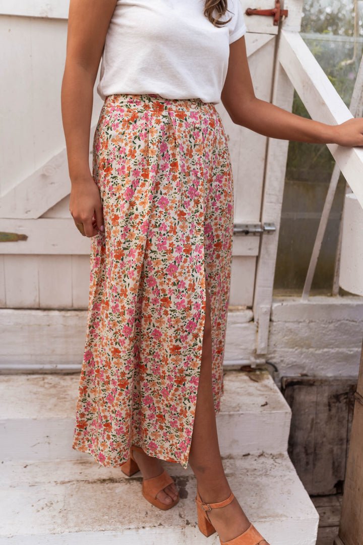 LIA | THE AIRY SLIT SKIRT