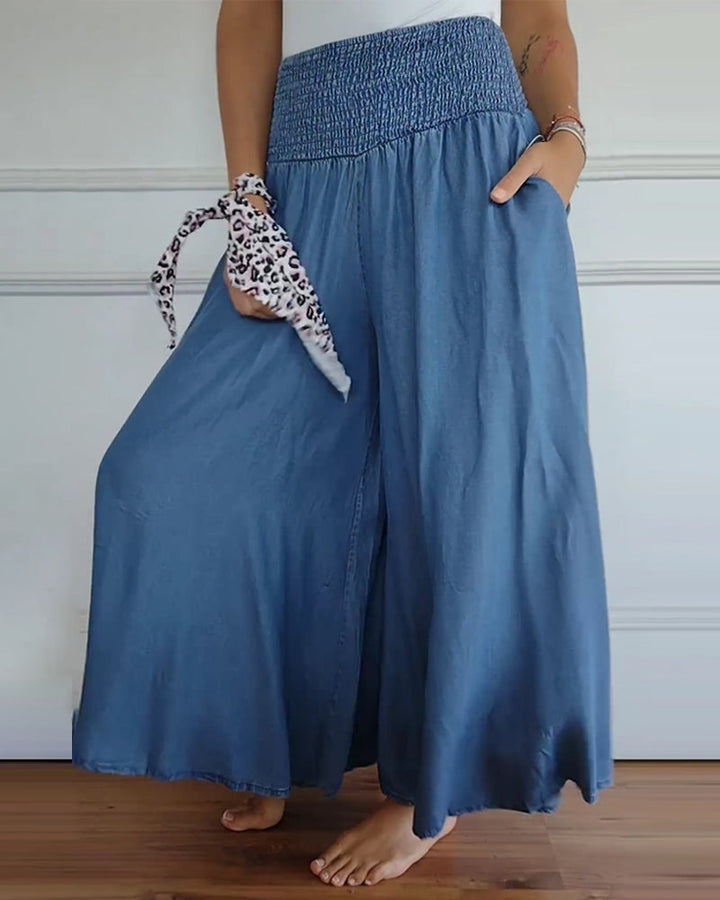 - Pants with elastic waistband