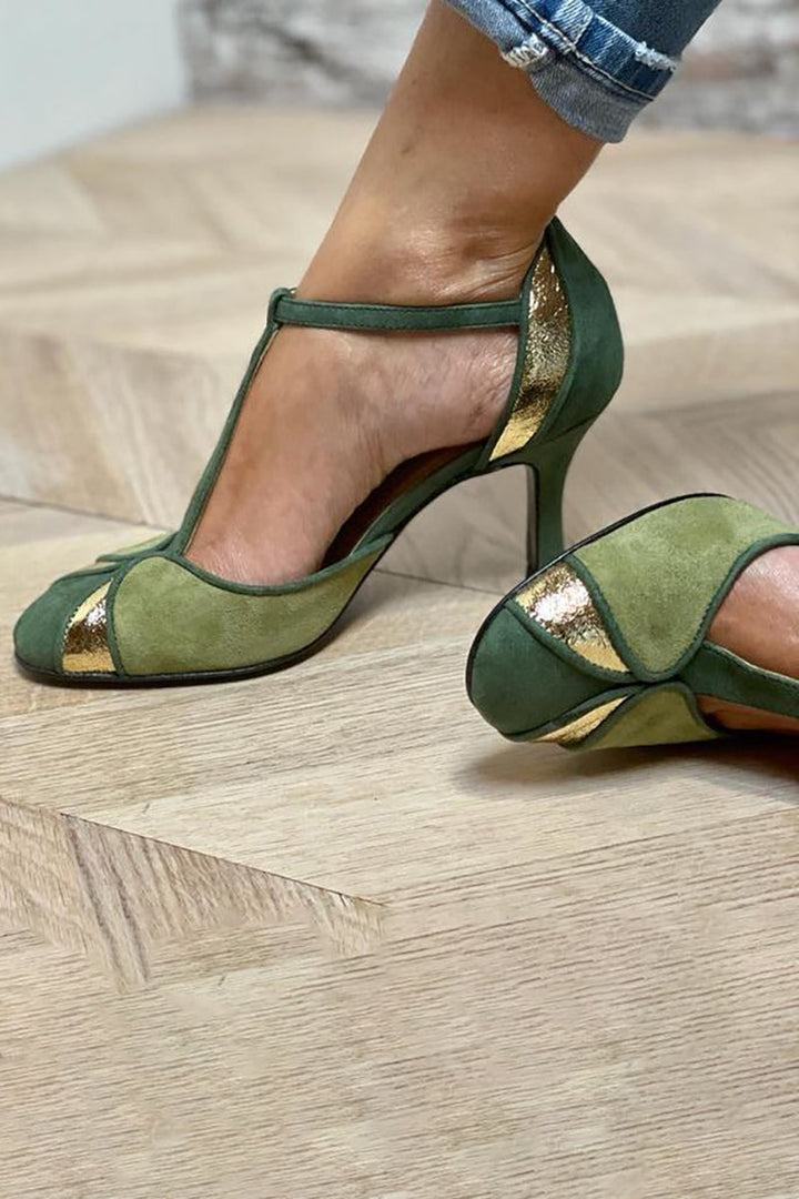 Alona | Decolleté Patchwork with T-Strap and Closed Toe