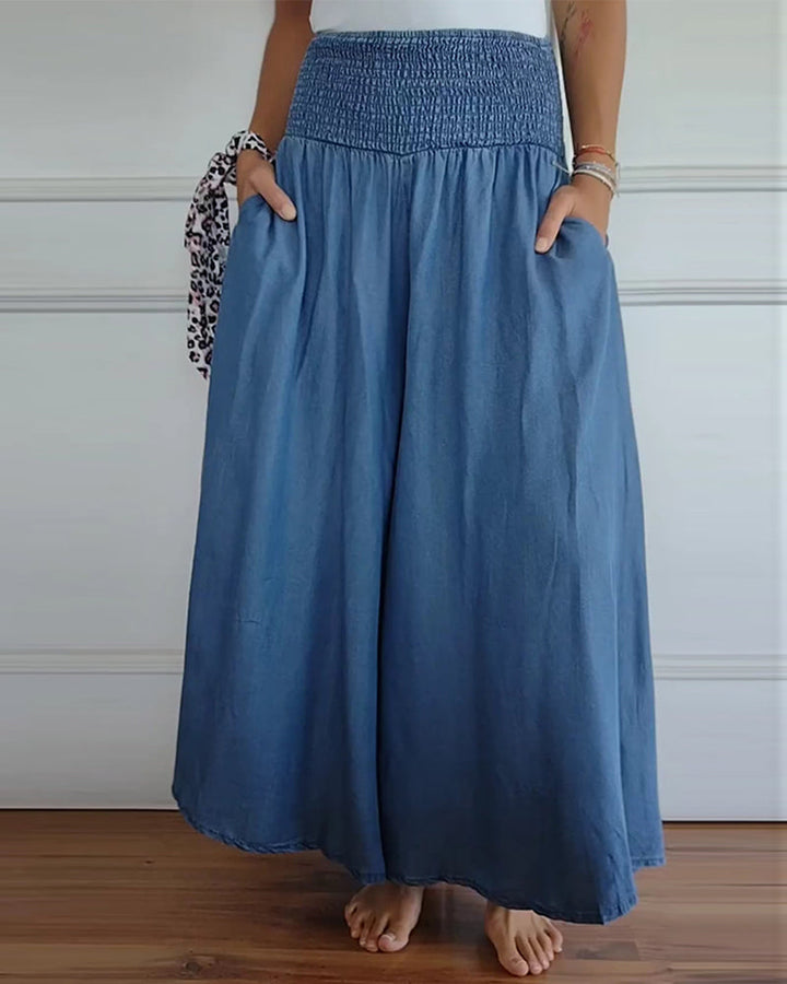 - Pants with elastic waistband