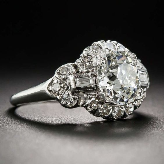 Elegant sterling silver zirconia ring